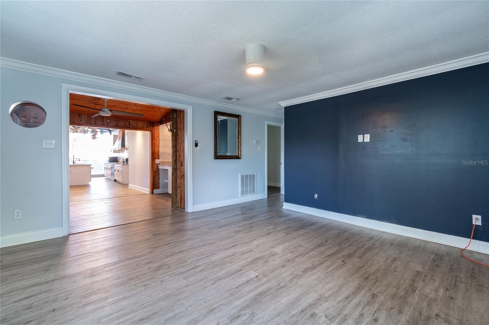 Image 9 of 34 For 714 Wyoming Avenue