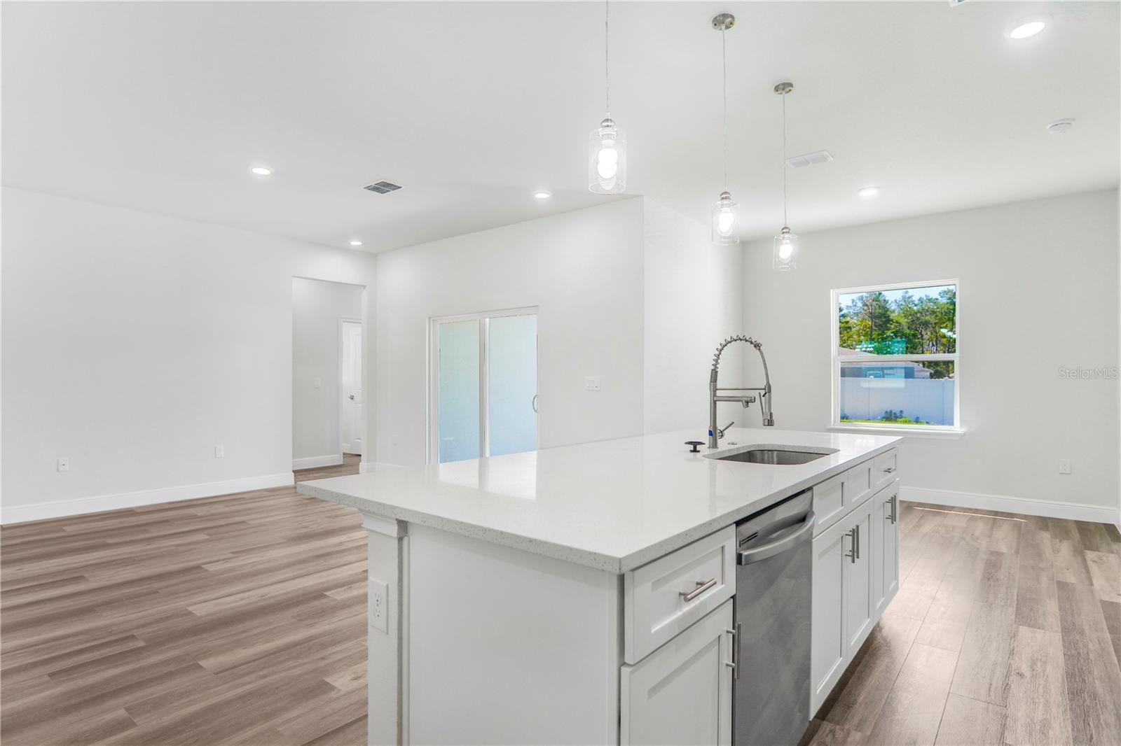 Listing photo id 8 for 3908 171st Lane