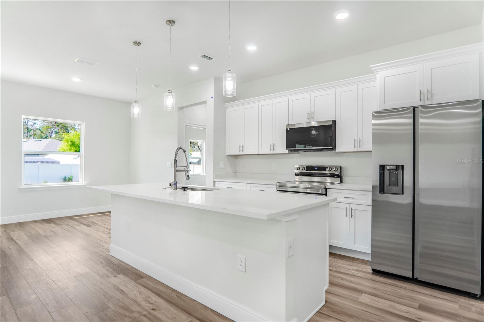 Listing photo id 9 for 3908 171st Lane