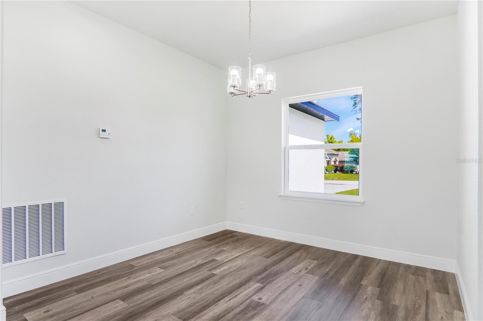 Listing photo id 11 for 3908 171st Lane