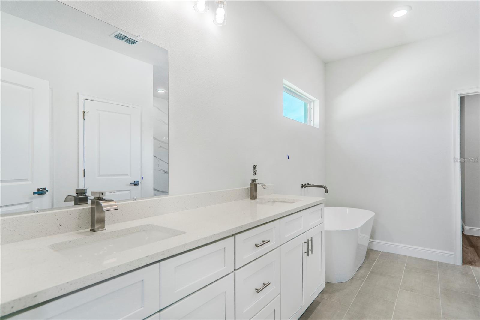 Listing photo id 12 for 3908 171st Lane