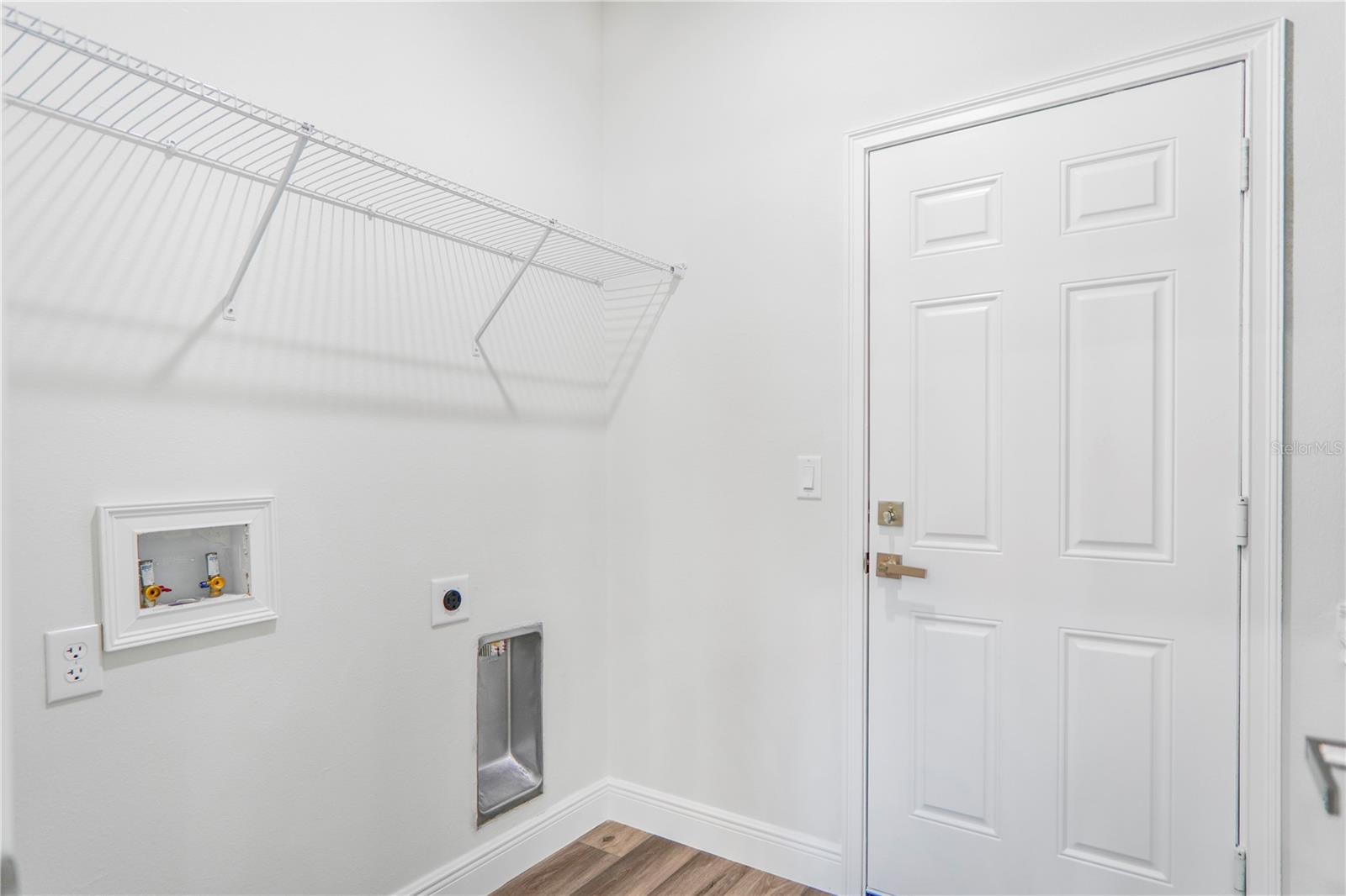 Listing photo id 13 for 3908 171st Lane