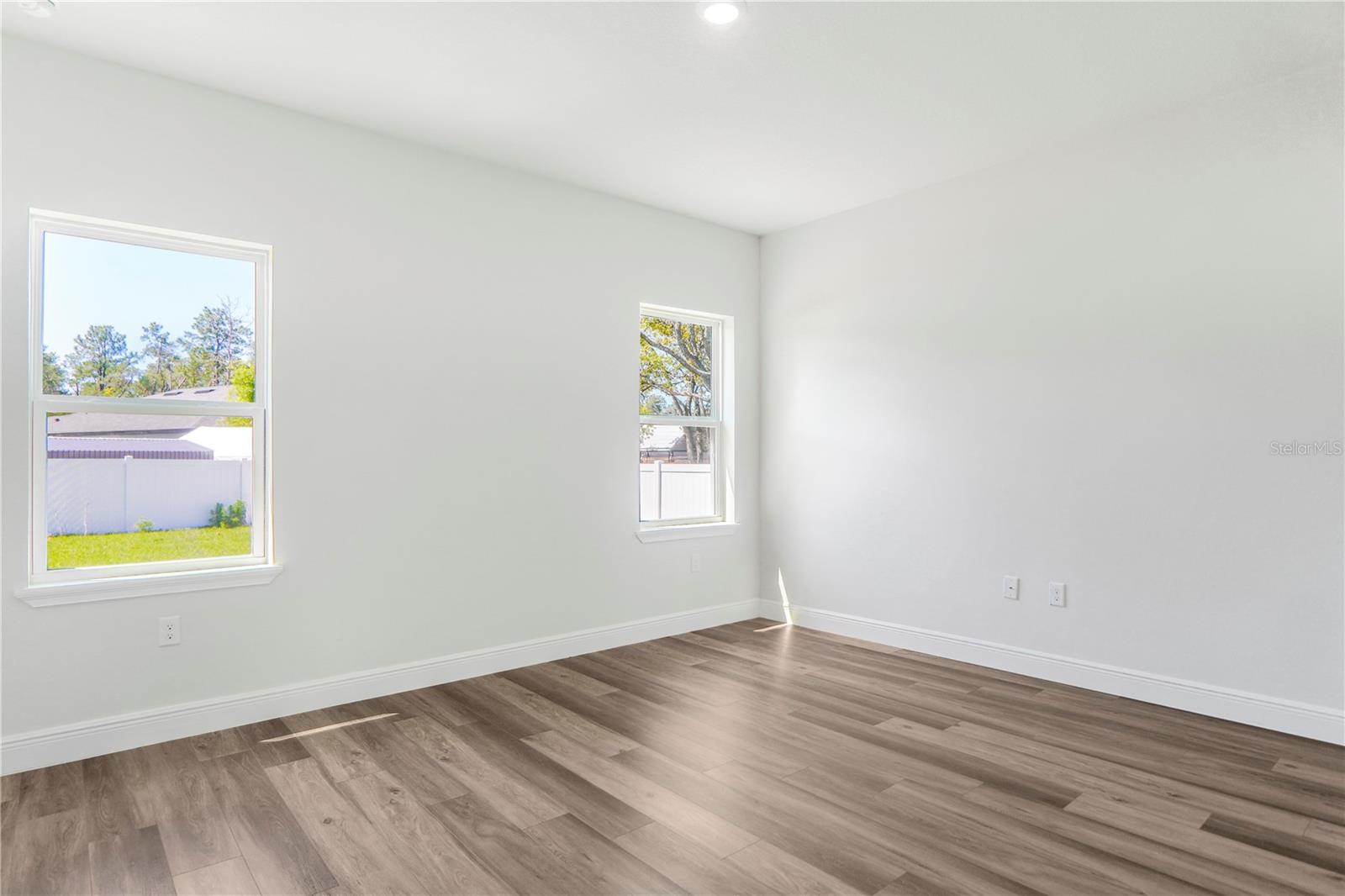 Listing photo id 14 for 3908 171st Lane