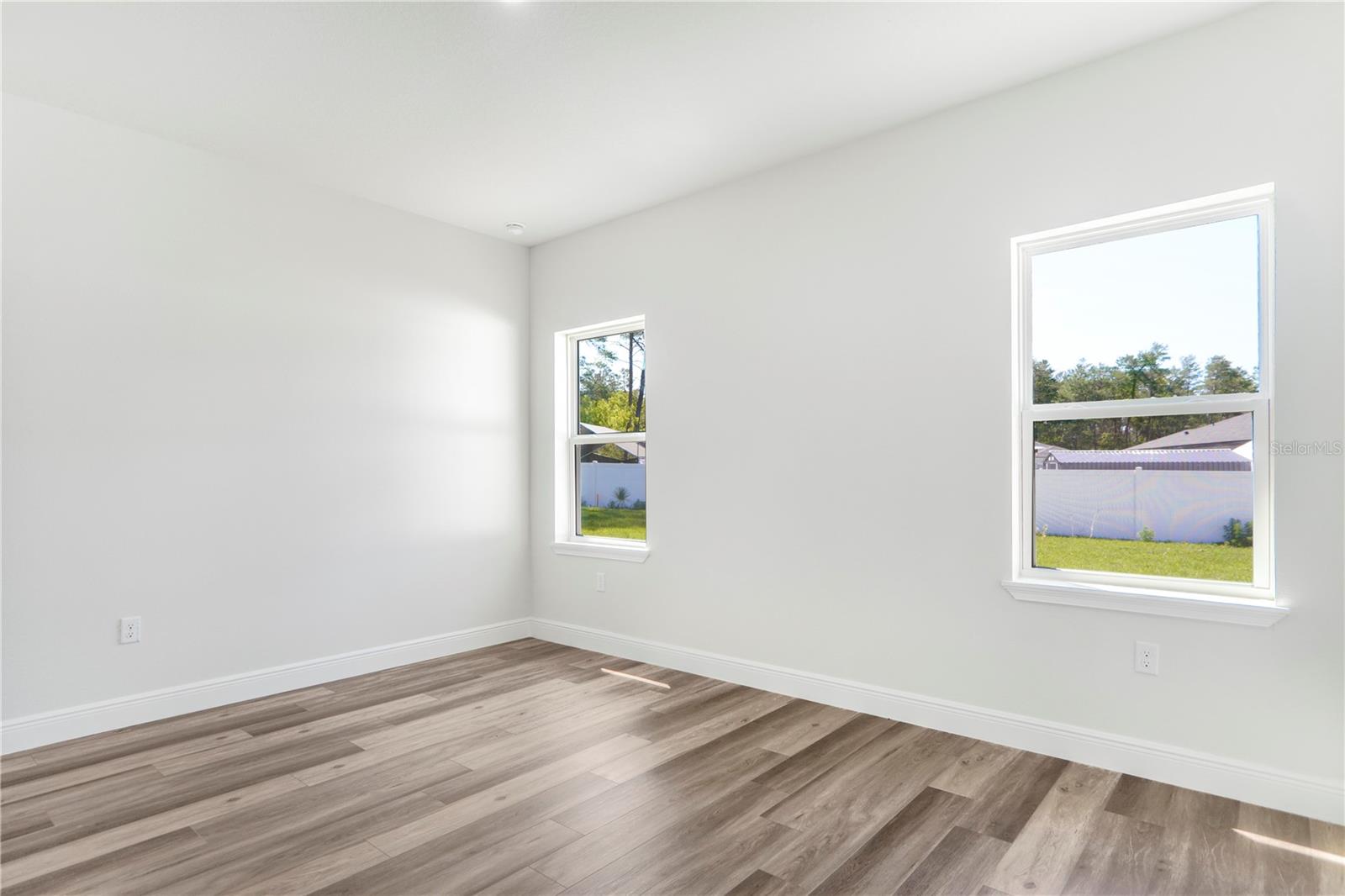 Listing photo id 15 for 3908 171st Lane