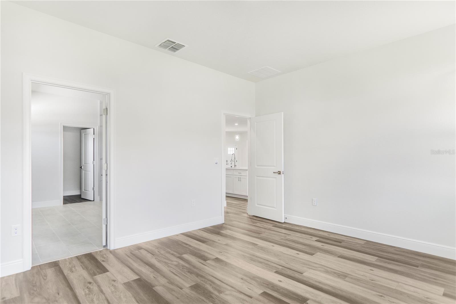 Listing photo id 16 for 3908 171st Lane