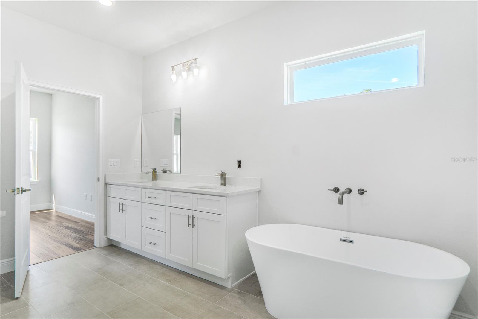 Listing photo id 17 for 3908 171st Lane