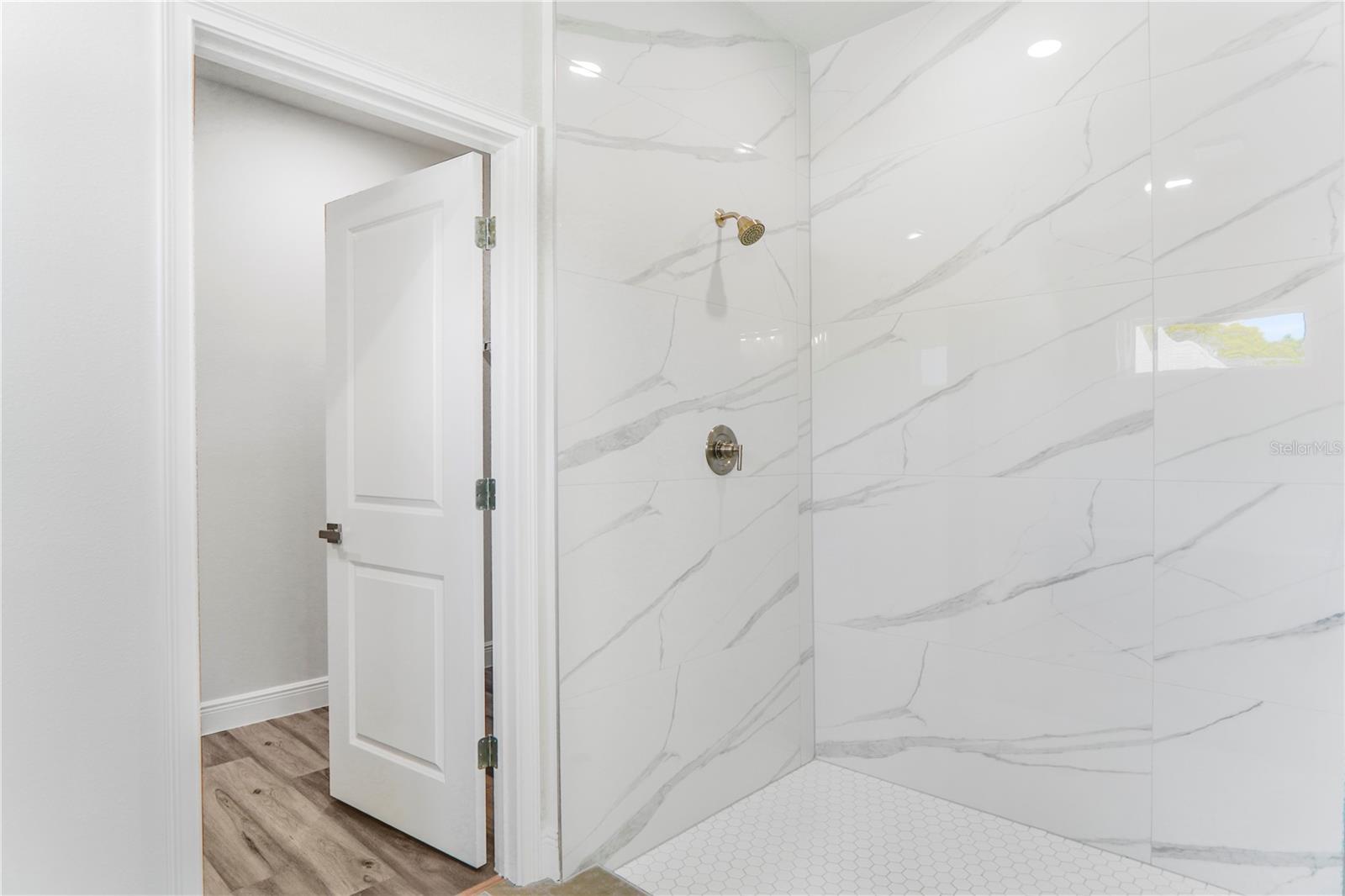 Listing photo id 18 for 3908 171st Lane