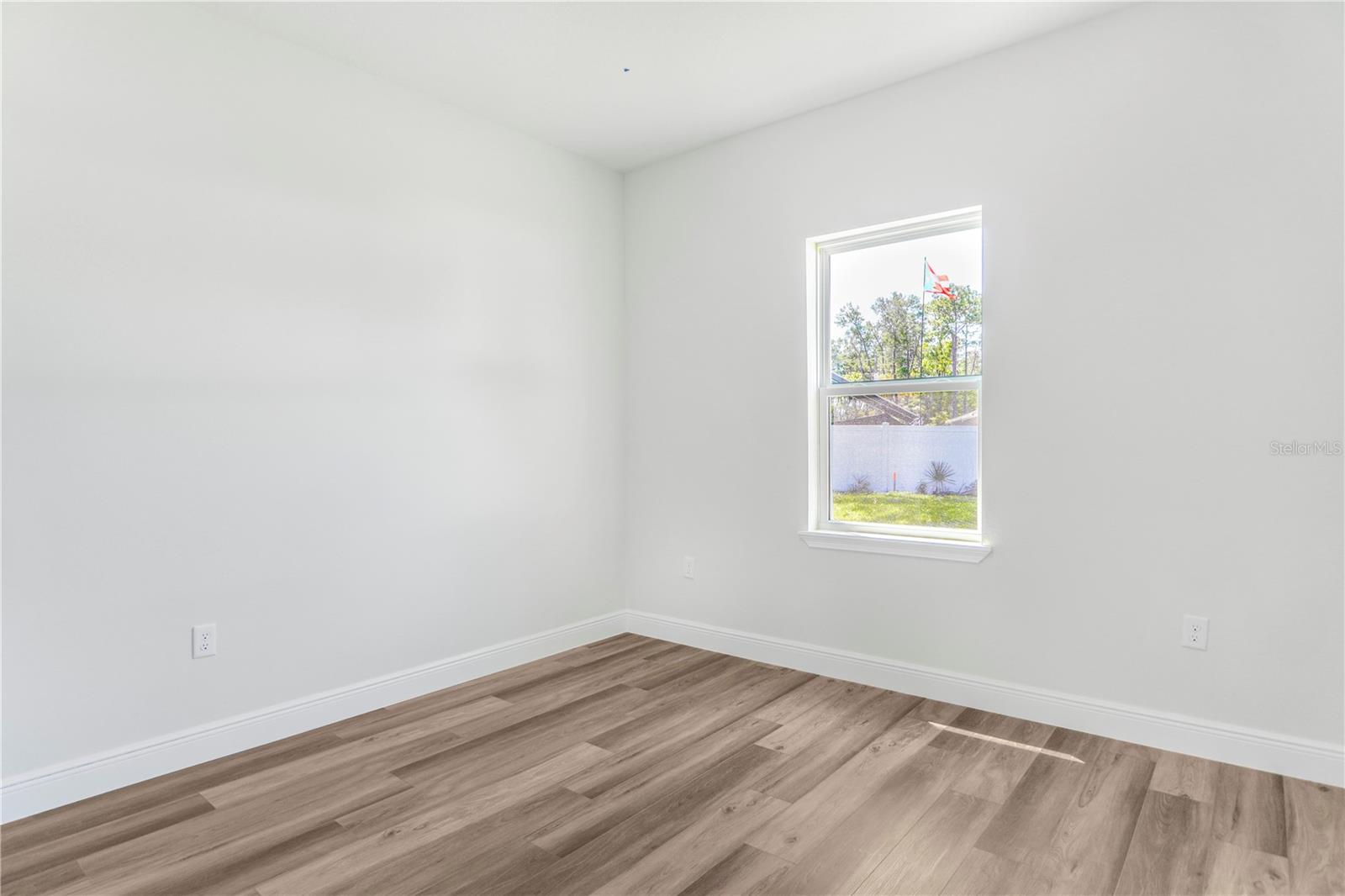Listing photo id 21 for 3908 171st Lane