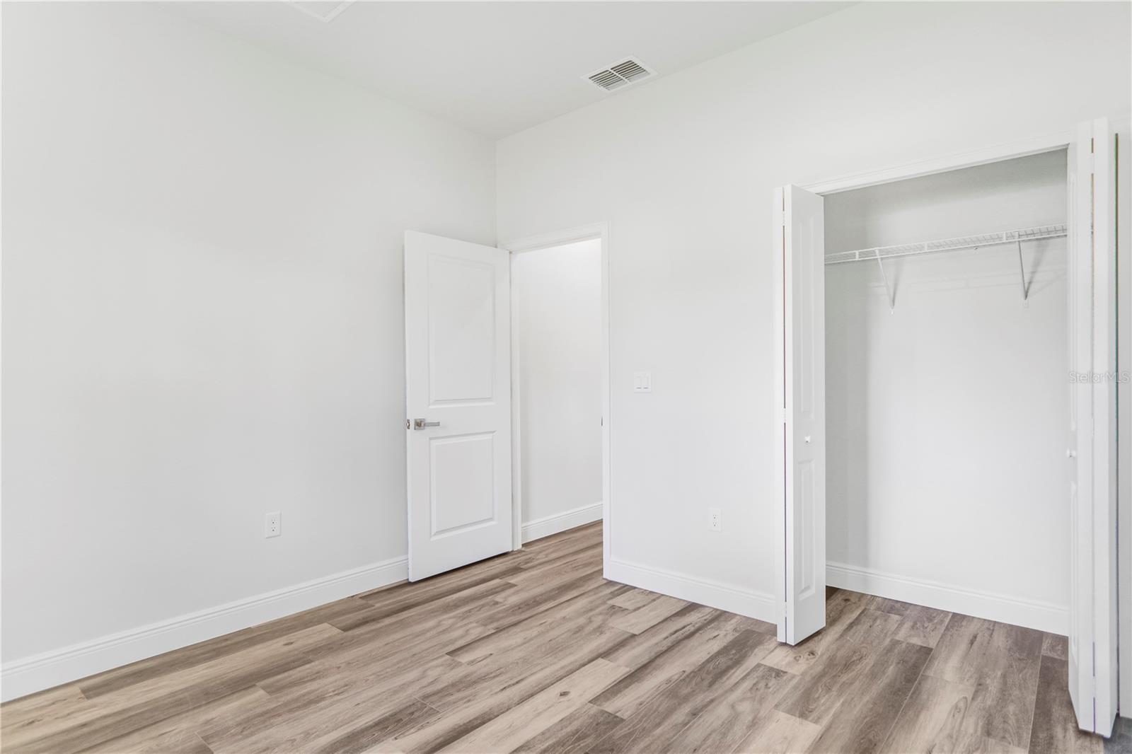 Listing photo id 23 for 3908 171st Lane