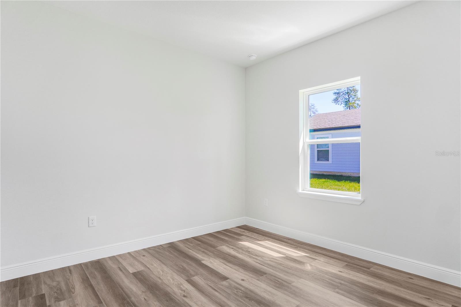 Listing photo id 25 for 3908 171st Lane