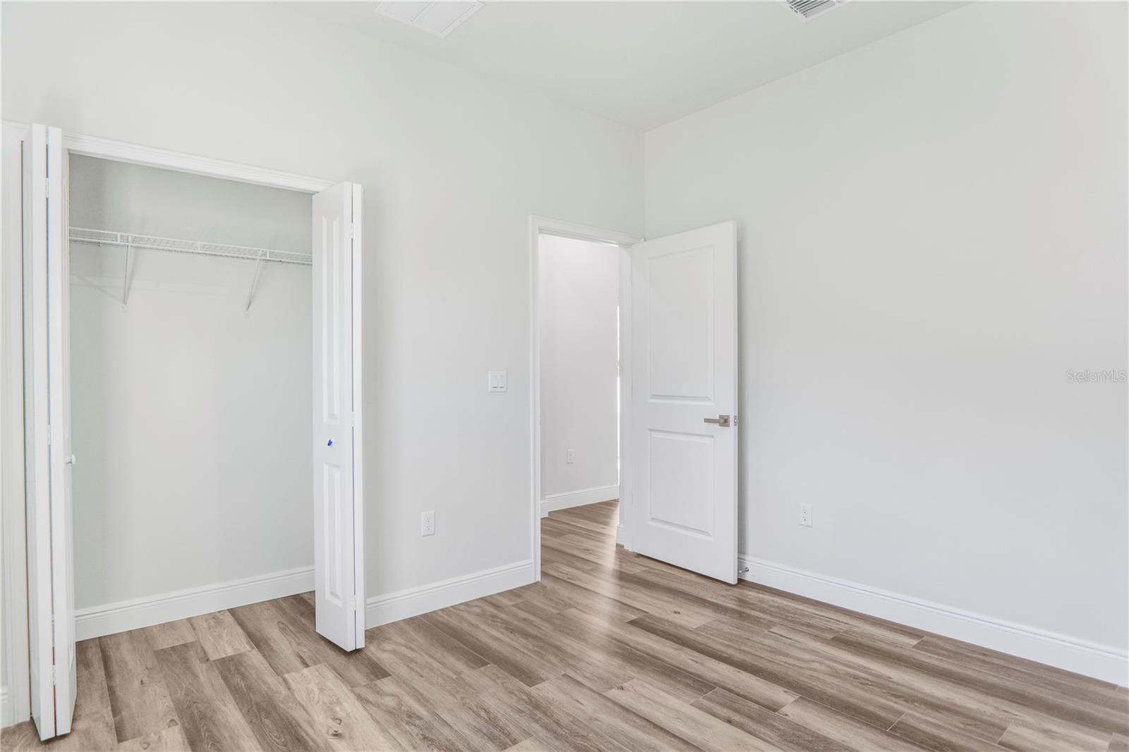 Listing photo id 27 for 3908 171st Lane
