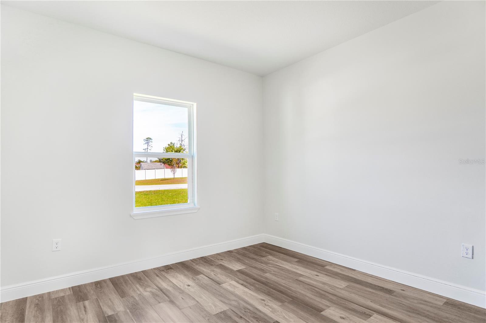Listing photo id 29 for 3908 171st Lane