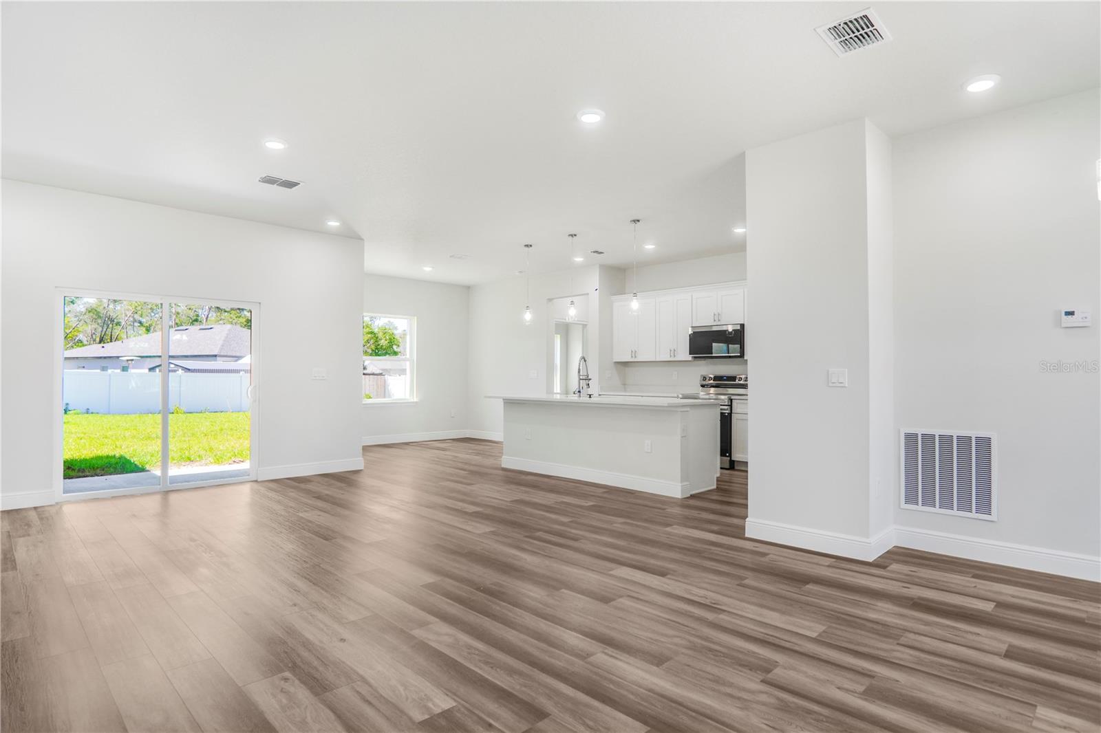 Listing photo id 2 for 3908 171st Lane