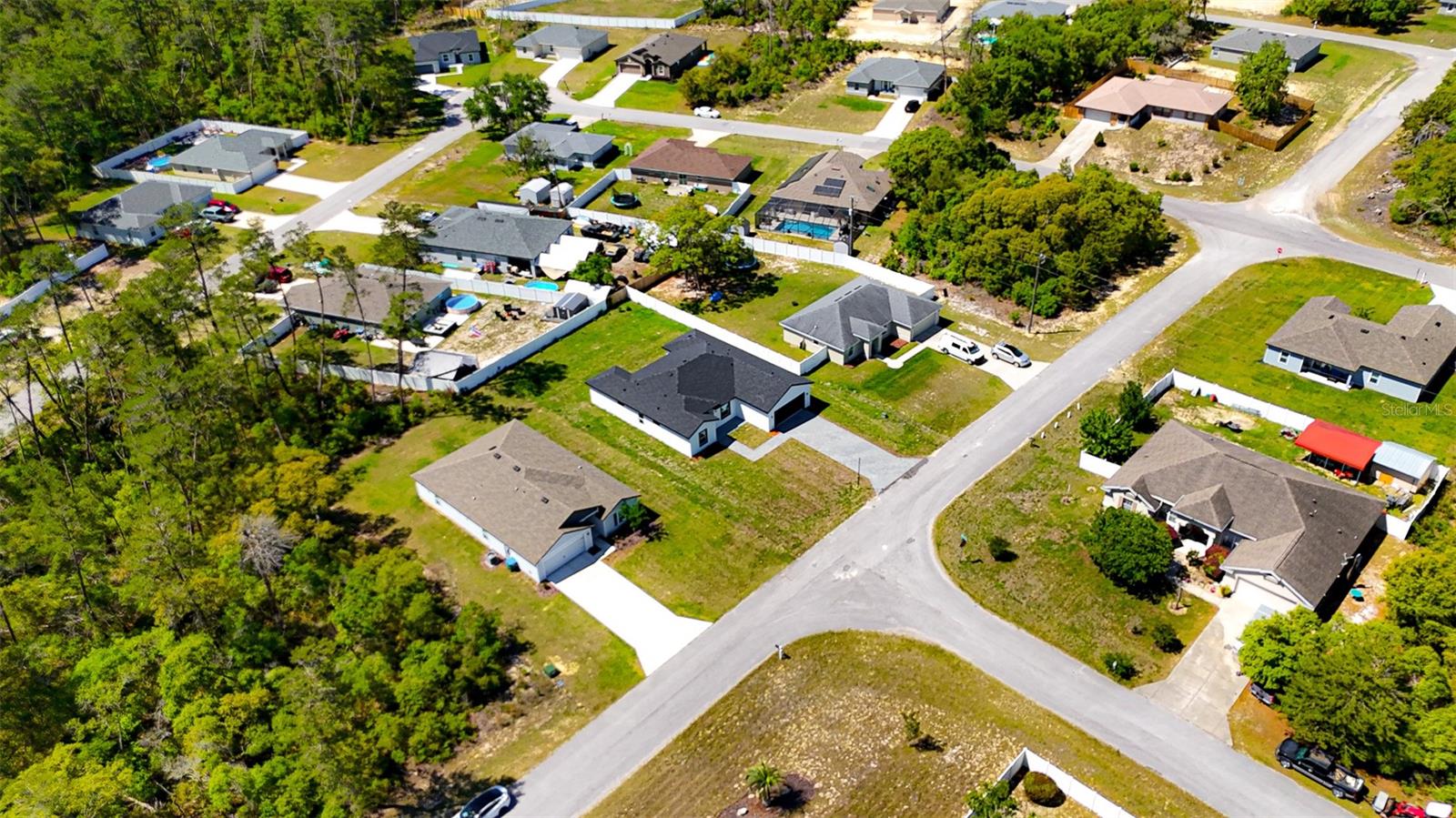 Listing photo id 46 for 3908 171st Lane