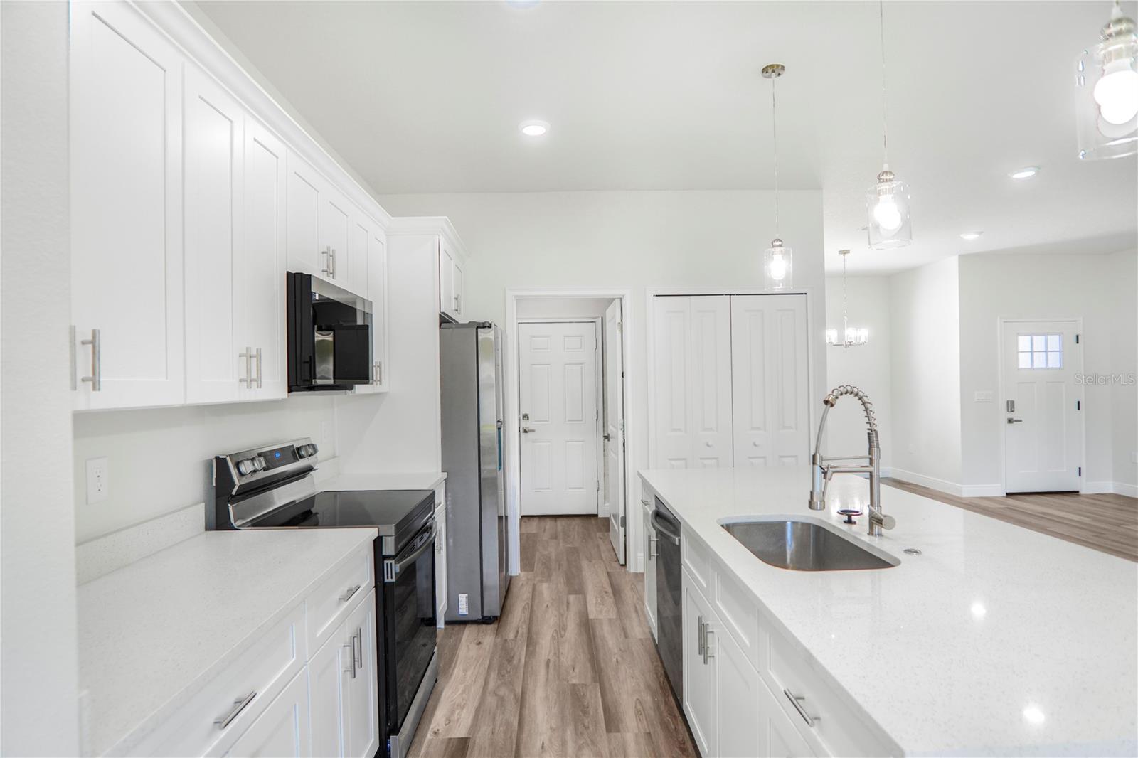 Listing photo id 6 for 3908 171st Lane