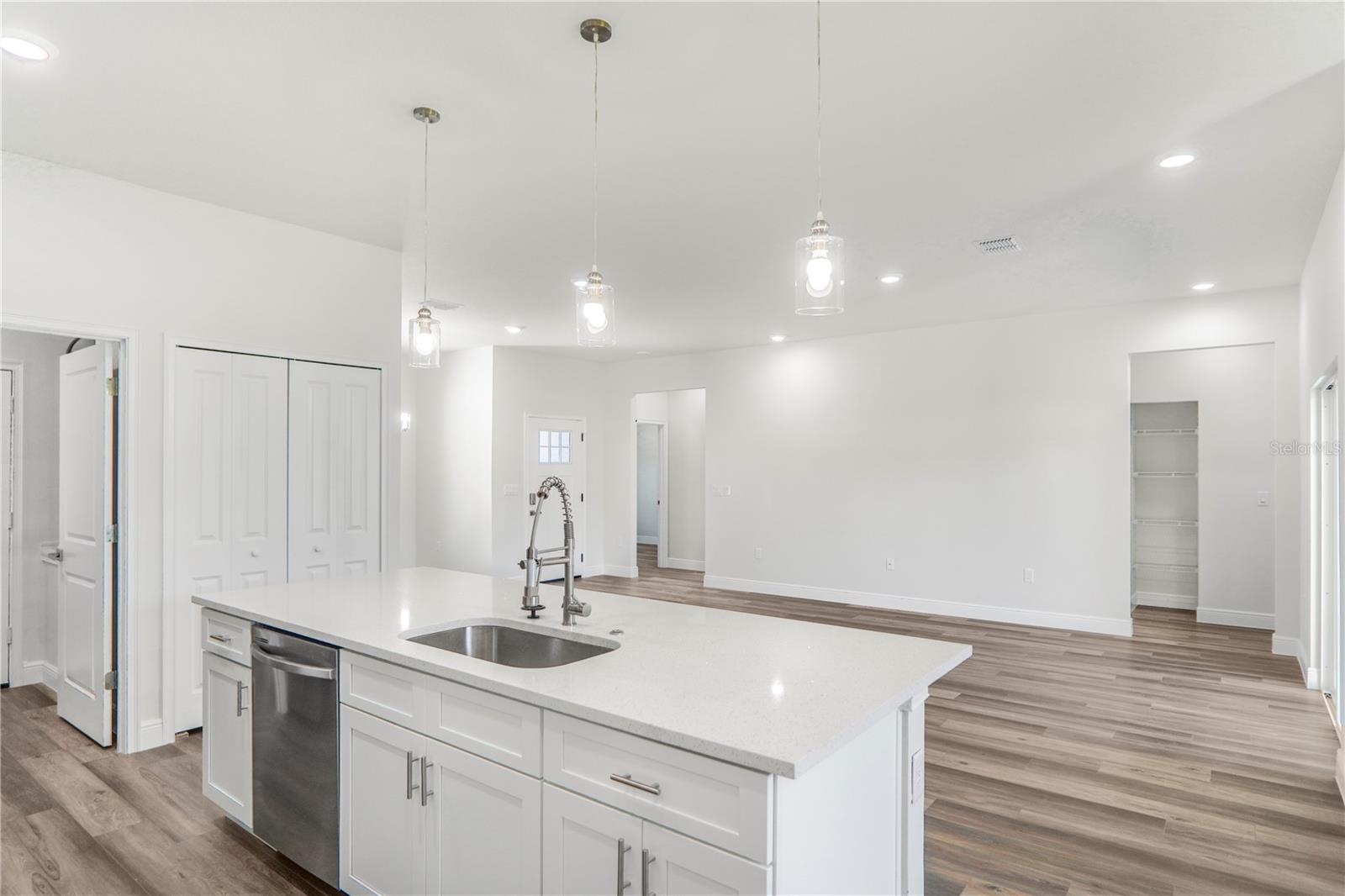 Listing photo id 7 for 3908 171st Lane