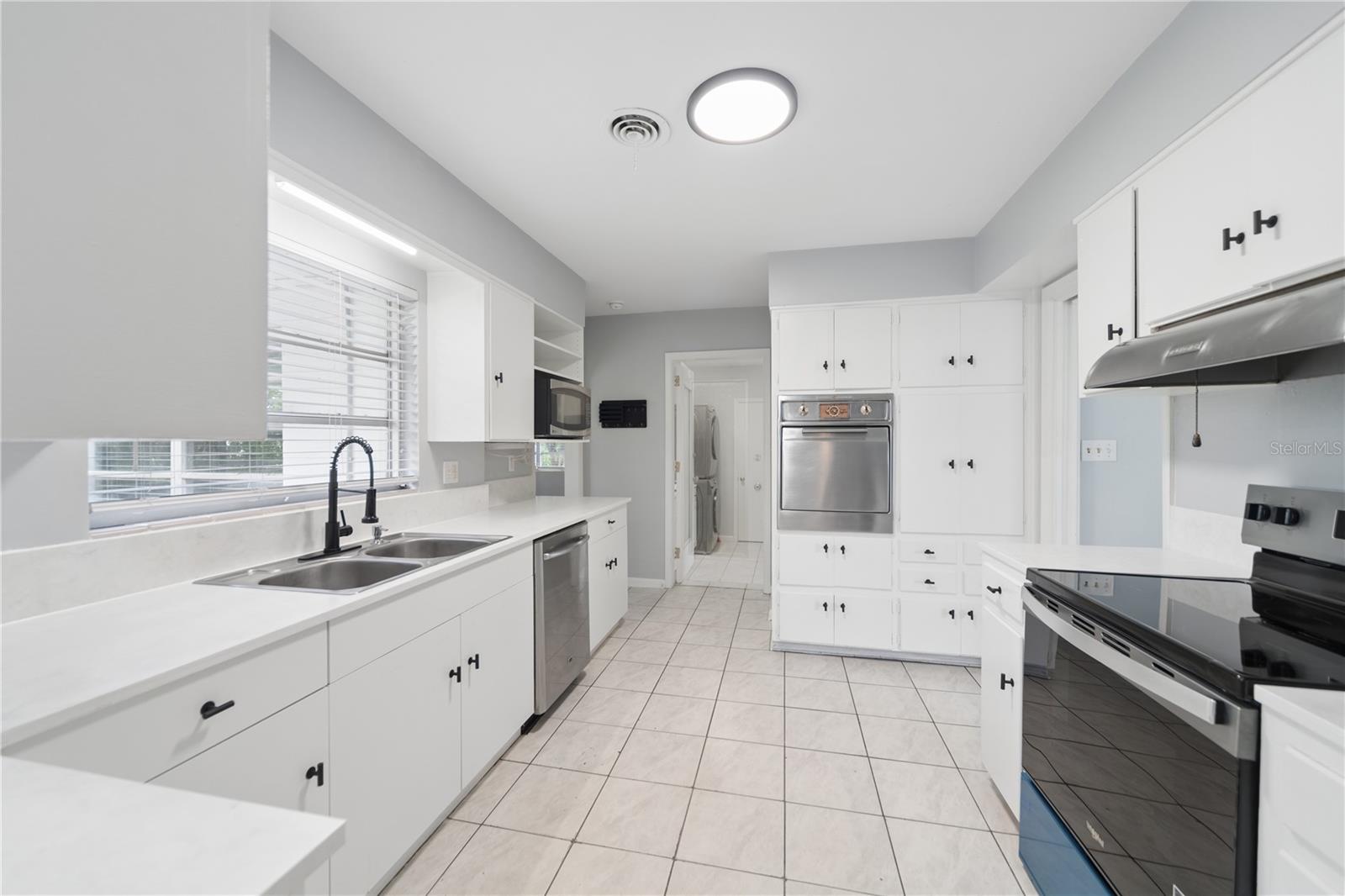 Image 12 of 33 For 606 Briarcliffe Street