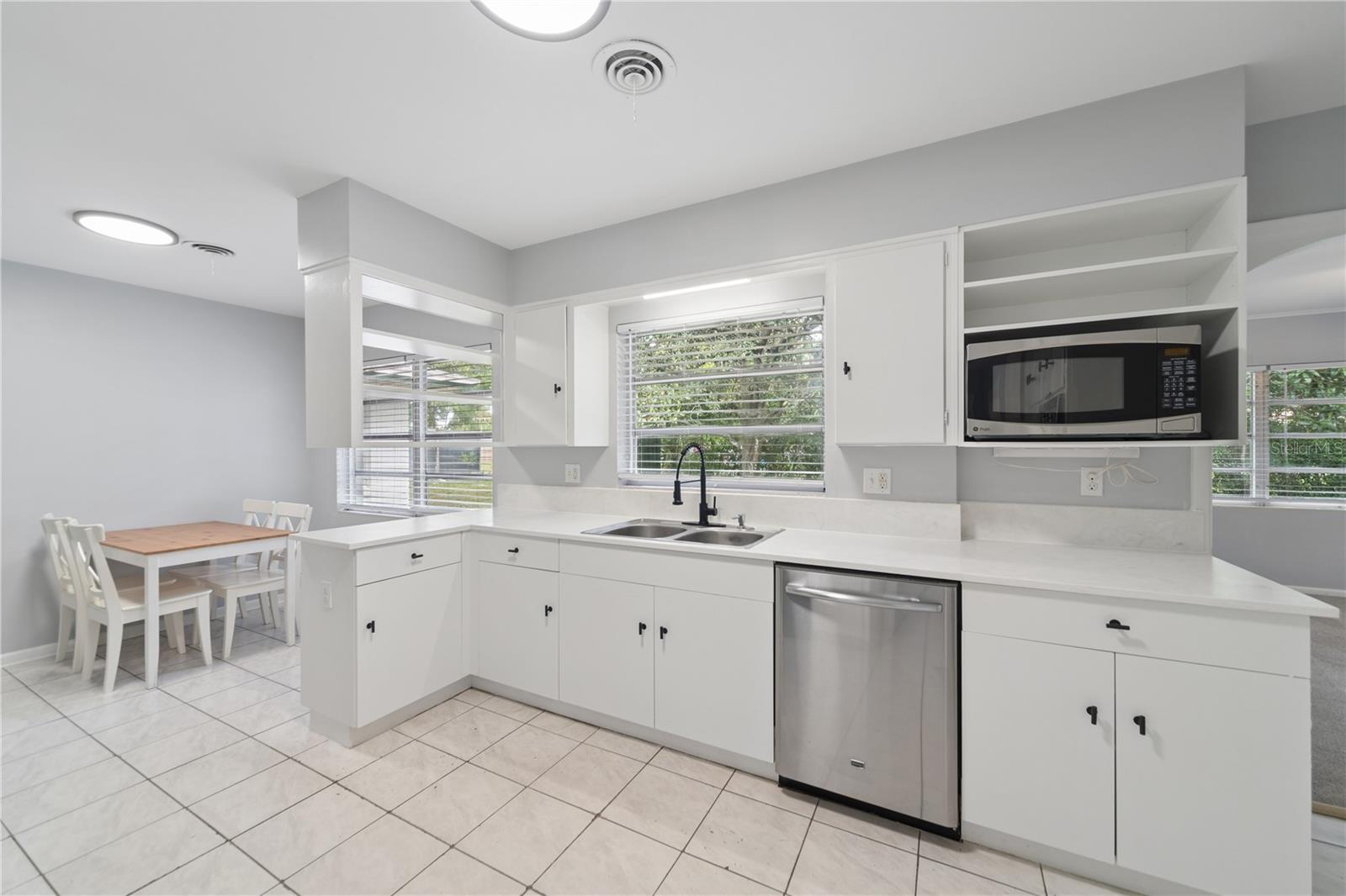 Image 9 of 33 For 606 Briarcliffe Street