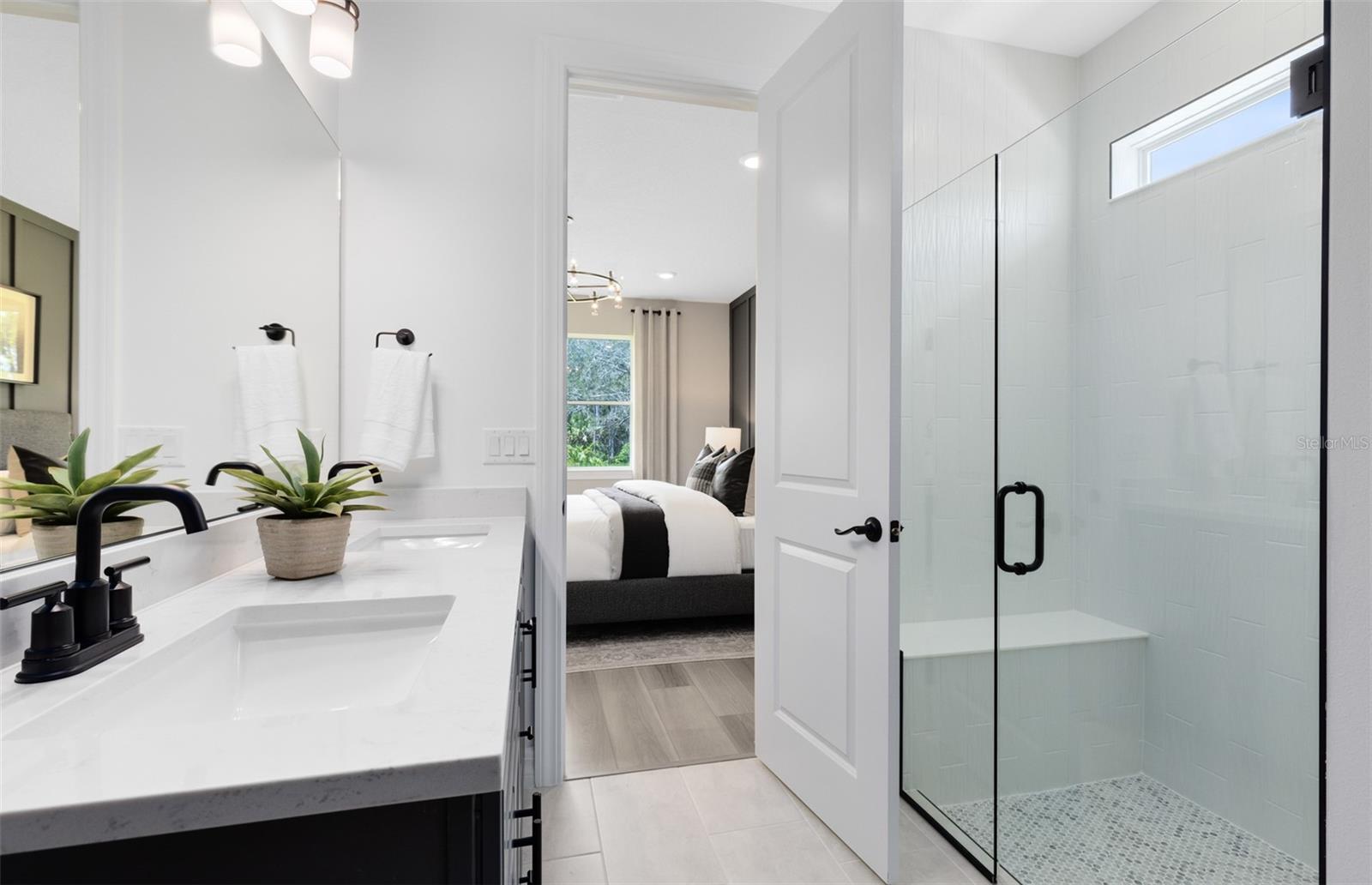 Image 17 of 27 For 9927 Leafy Oak Street