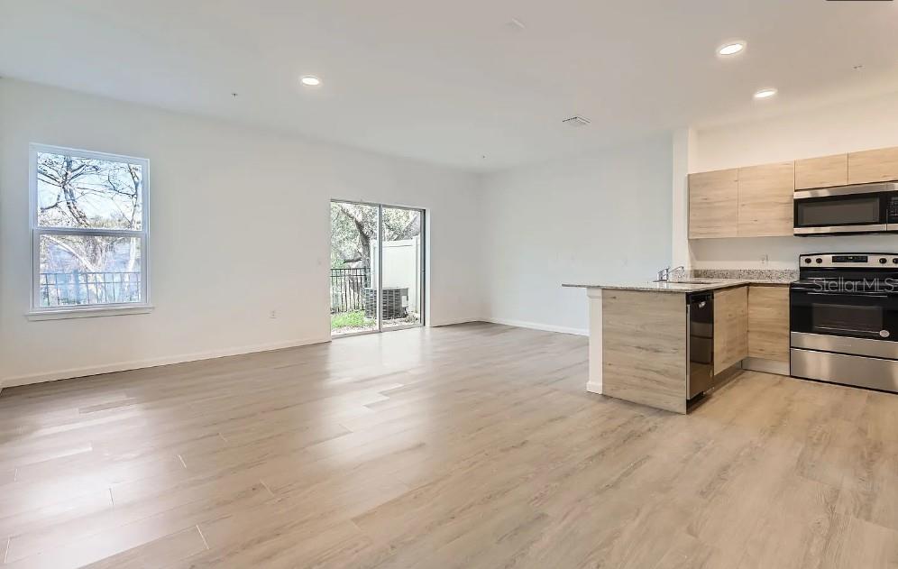 Image 6 of 22 For 1213 Southstation Place  402