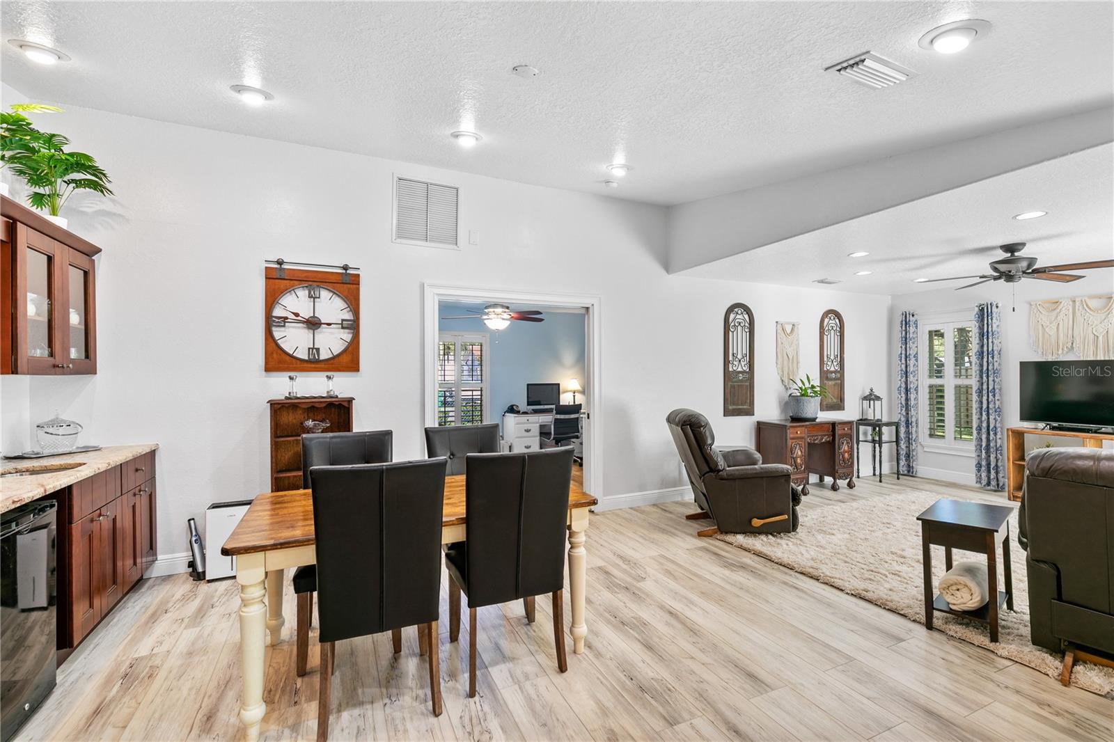 Image 21 of 43 For 4230 Havana Drive