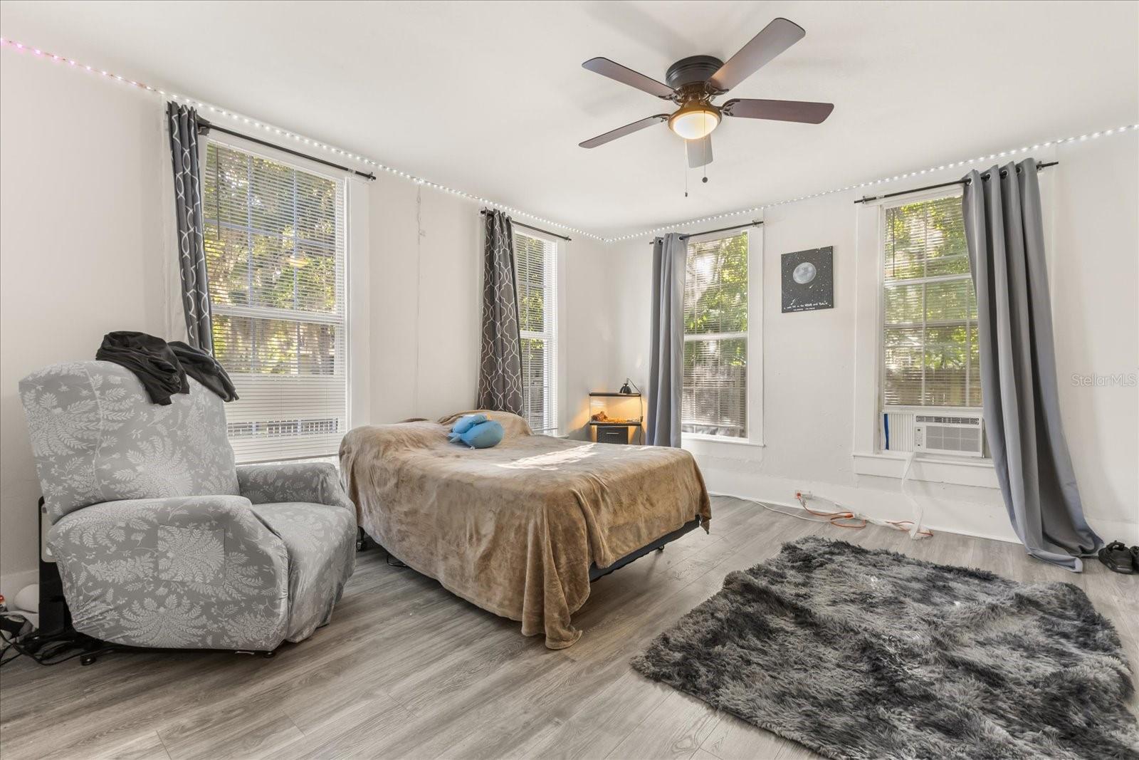 Image 10 of 17 For 829 3rd Street