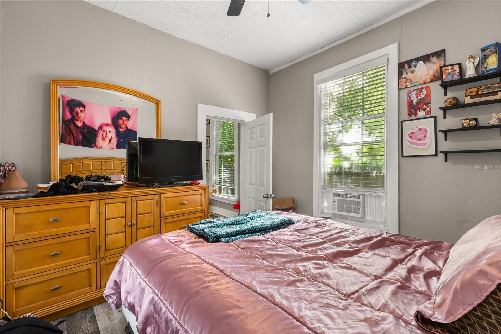 Image 12 of 17 For 829 3rd Street
