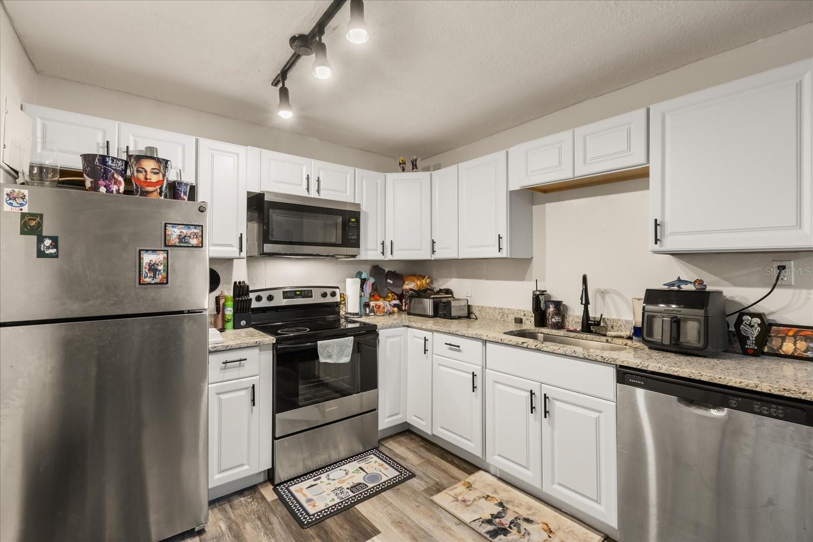 Image 16 of 17 For 829 3rd Street