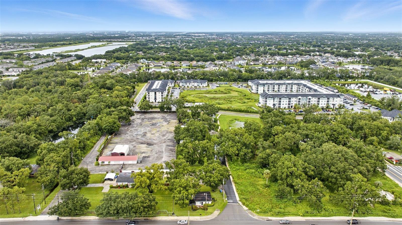 Image 7 of 11 For 10418 Bloomingdale Avenue