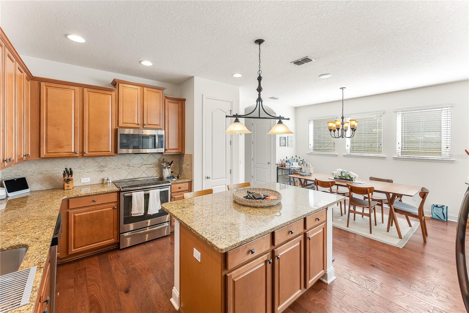 Image 6 of 20 For 13895 Temin Avenue