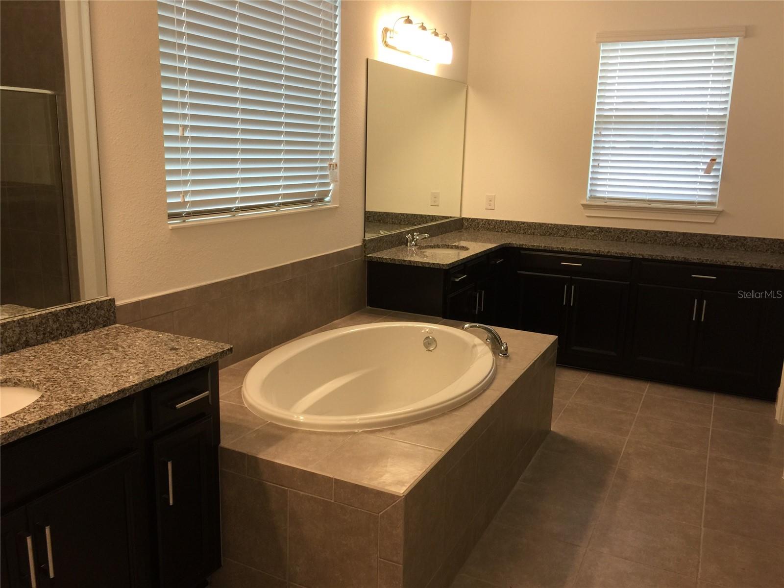 Image 12 of 32 For 10424 Warrick Street