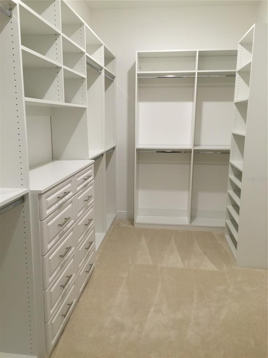 Image 14 of 32 For 10424 Warrick Street