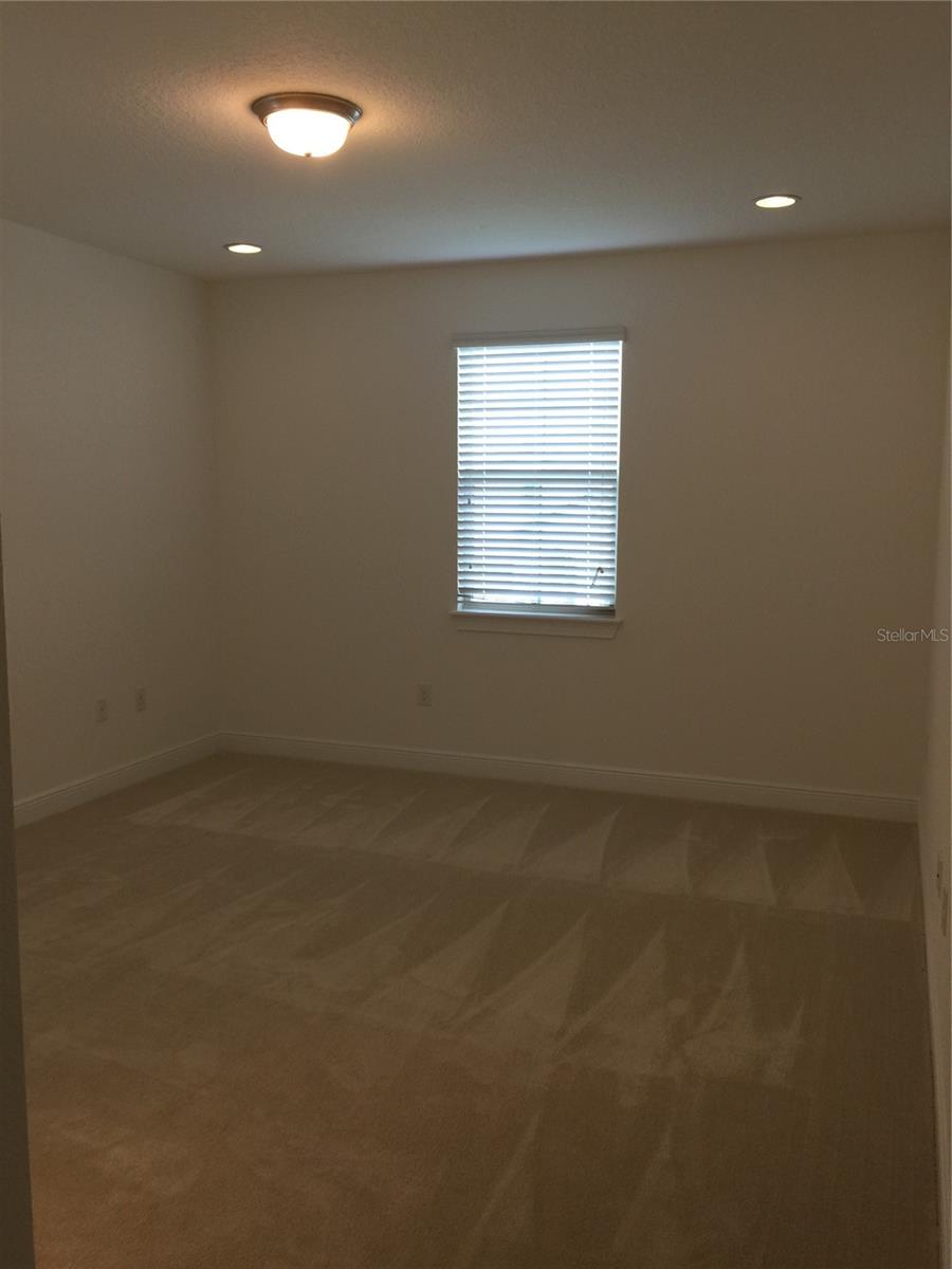 Image 17 of 32 For 10424 Warrick Street