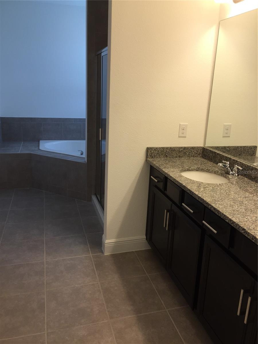 Image 18 of 32 For 10424 Warrick Street