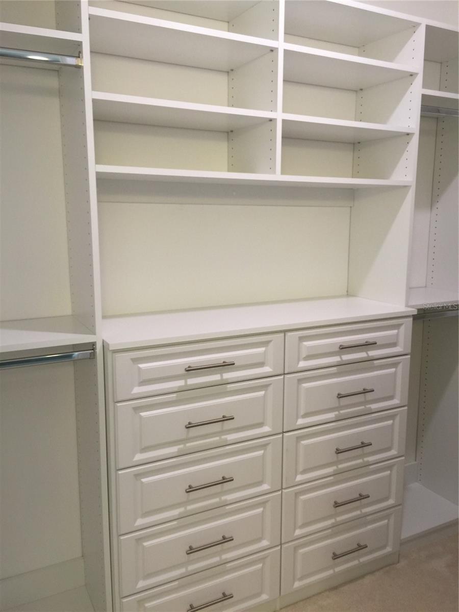 Image 19 of 32 For 10424 Warrick Street