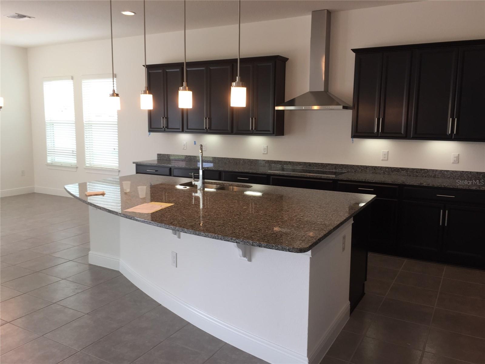 Image 4 of 32 For 10424 Warrick Street