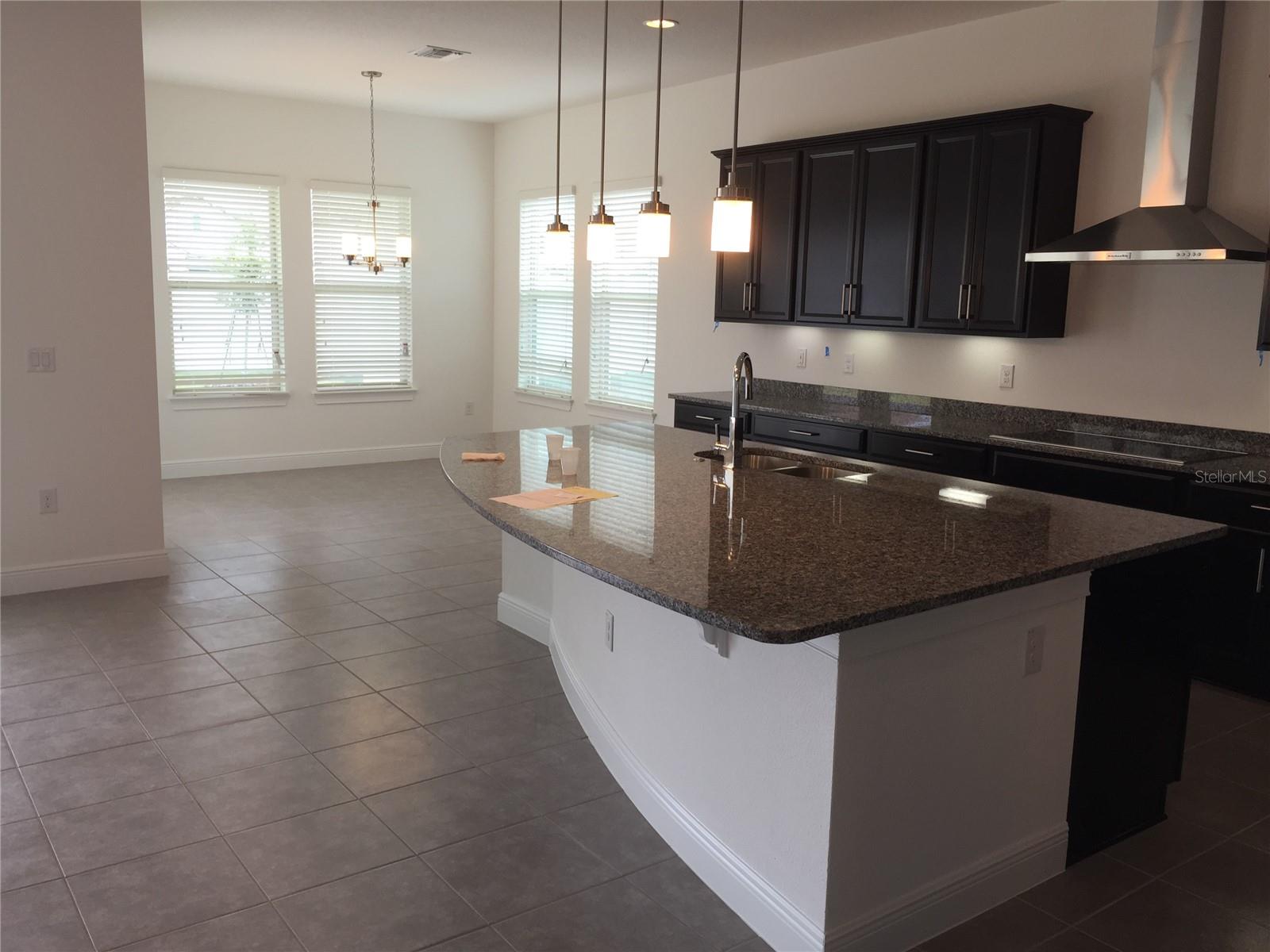 Image 5 of 32 For 10424 Warrick Street