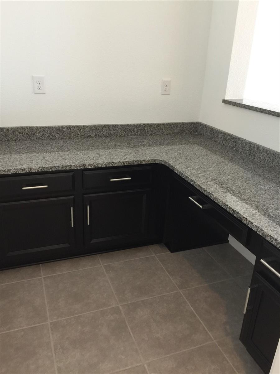 Image 9 of 32 For 10424 Warrick Street