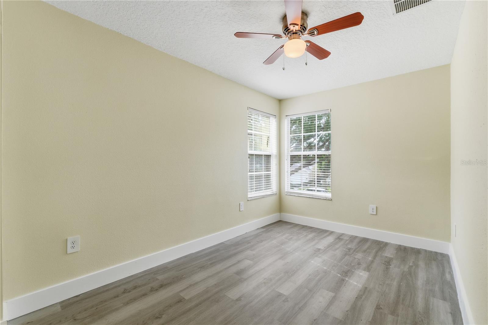 Image 19 of 38 For 4207 Andover Cay Boulevard