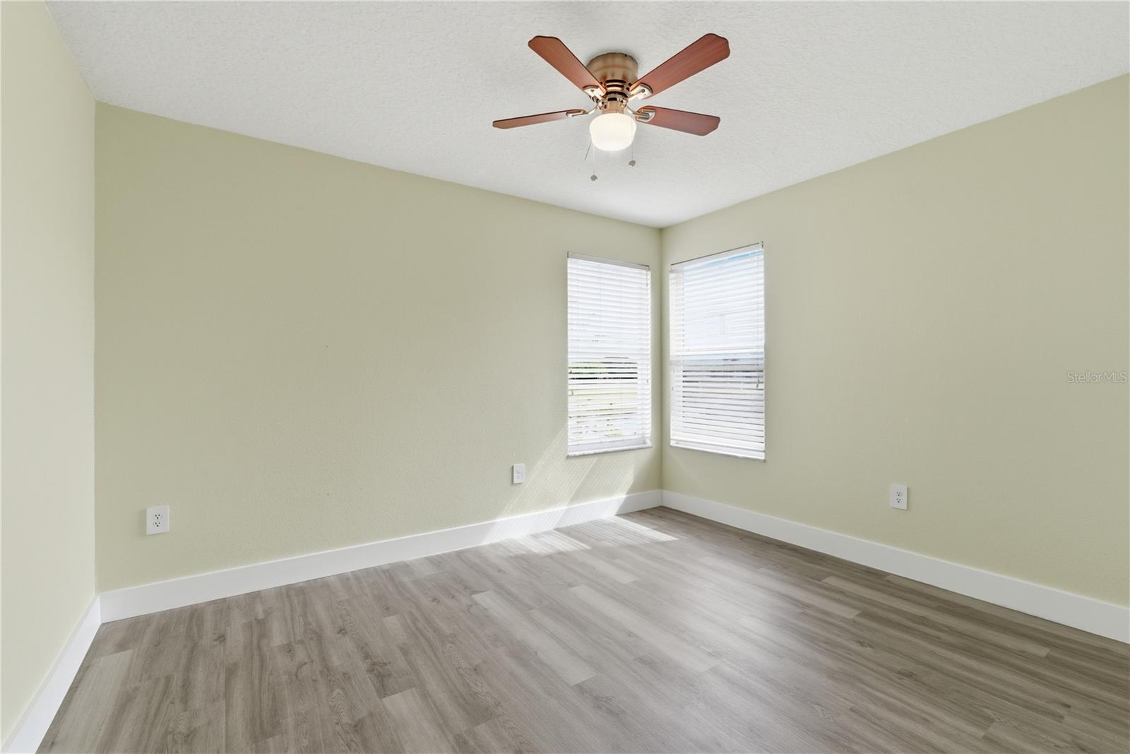 Image 22 of 38 For 4207 Andover Cay Boulevard