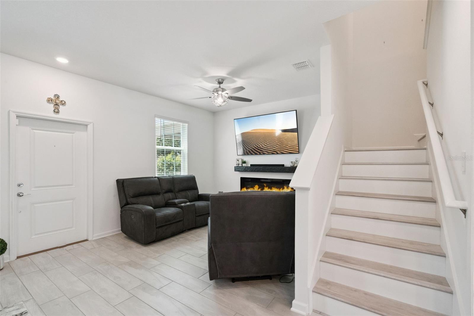 Image 4 of 28 For 15755 Water Spring Boulevard