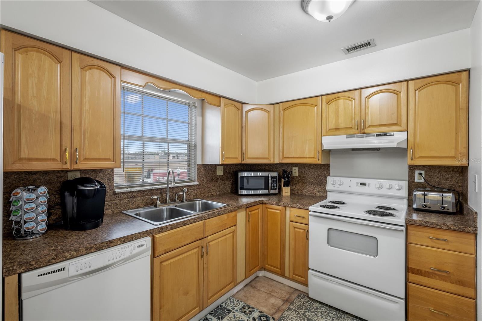 Image 5 of 17 For 7429 Daniel Webster Drive 14 (#c)