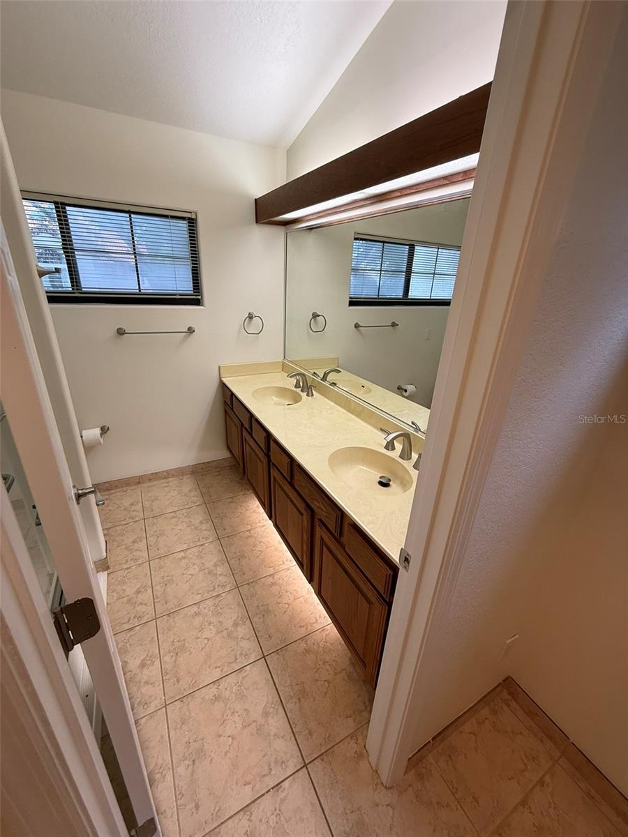 Image 22 of 31 For 505 Via Del Oro Drive 201