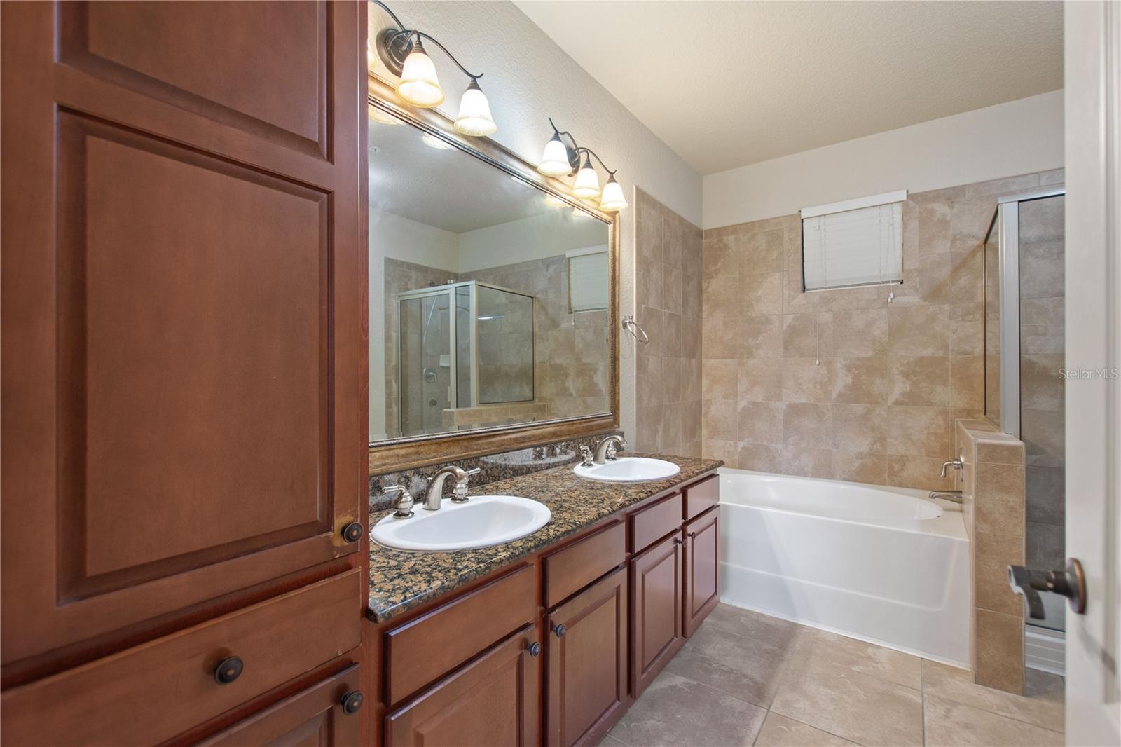 Image 12 of 26 For 904 Charo Parkway 516