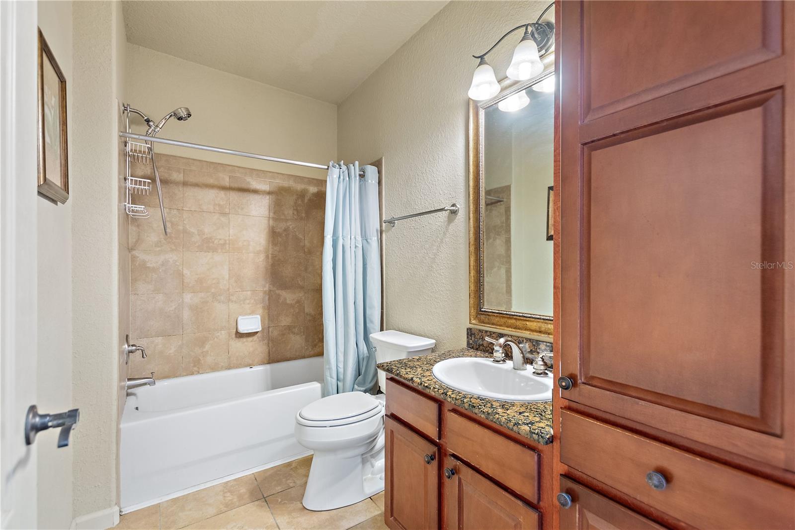 Image 17 of 26 For 904 Charo Parkway 516