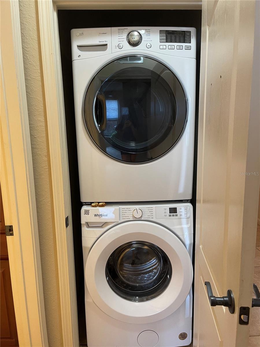 Image 21 of 26 For 904 Charo Parkway 516