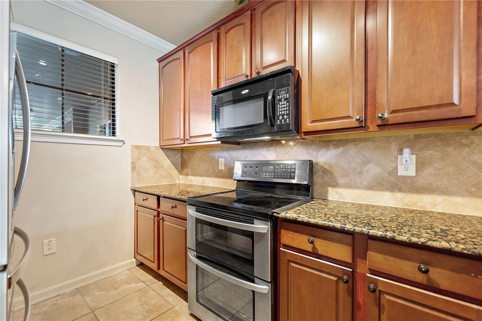 Image 4 of 26 For 904 Charo Parkway 516