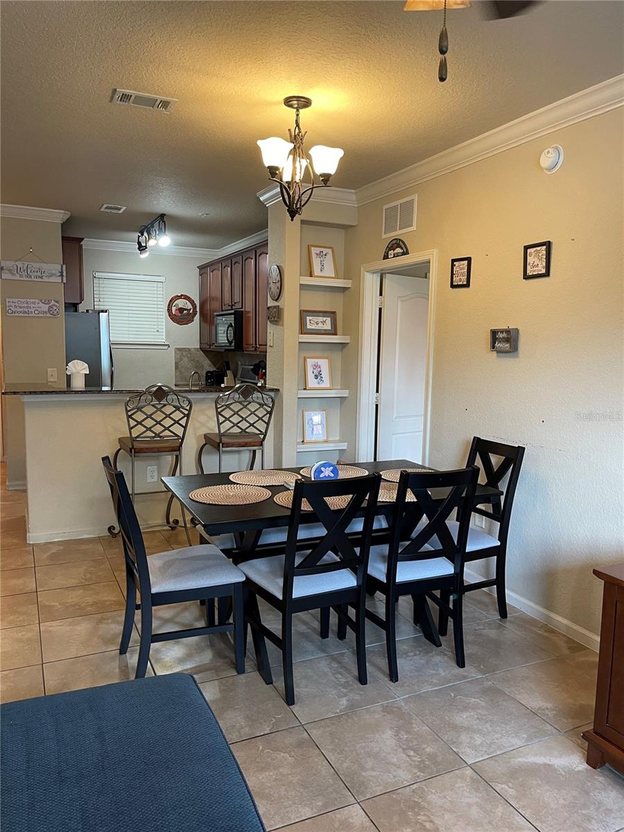 Image 8 of 26 For 904 Charo Parkway 516
