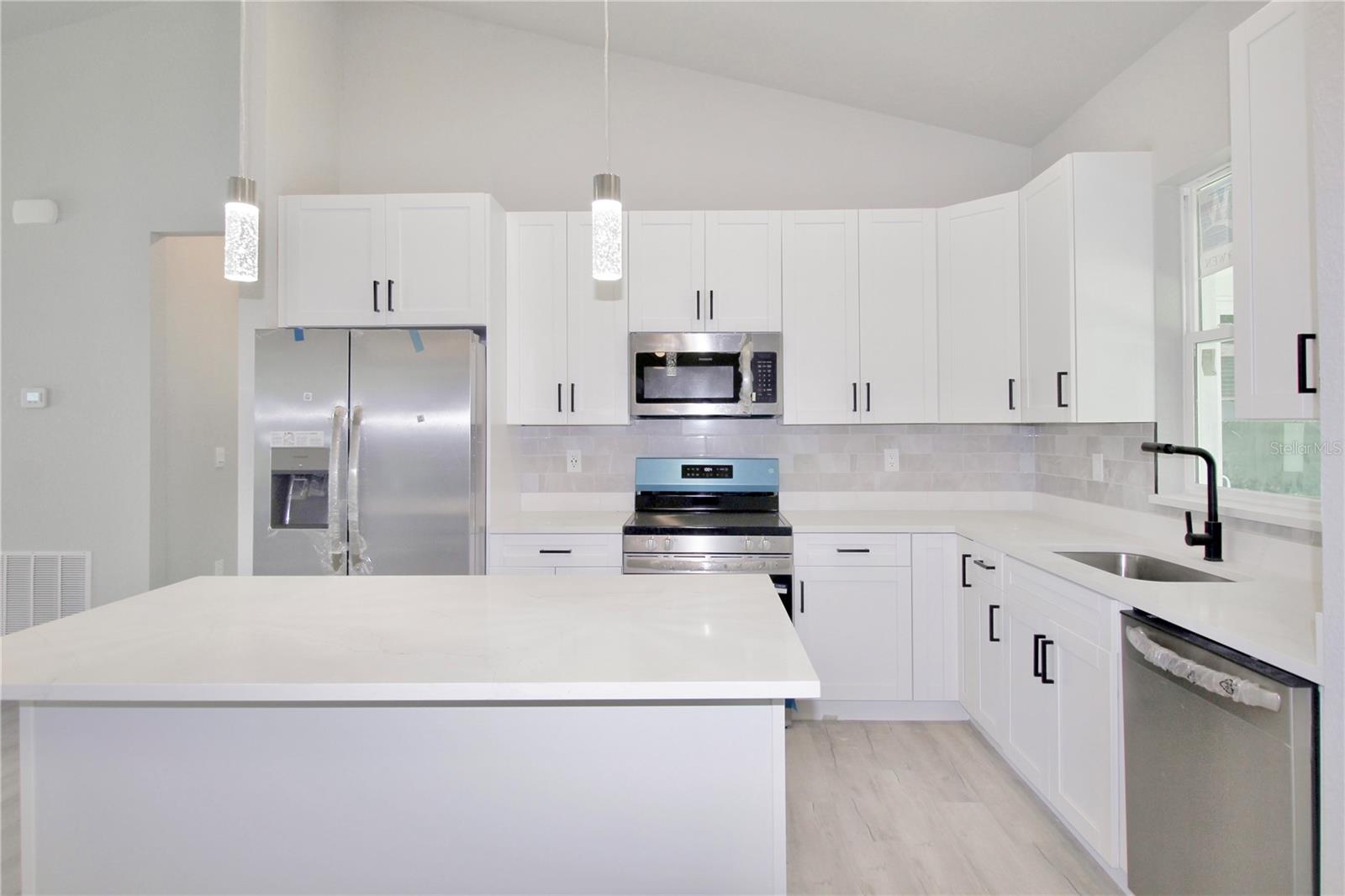 Image 14 of 41 For 4000 Garienda Avenue