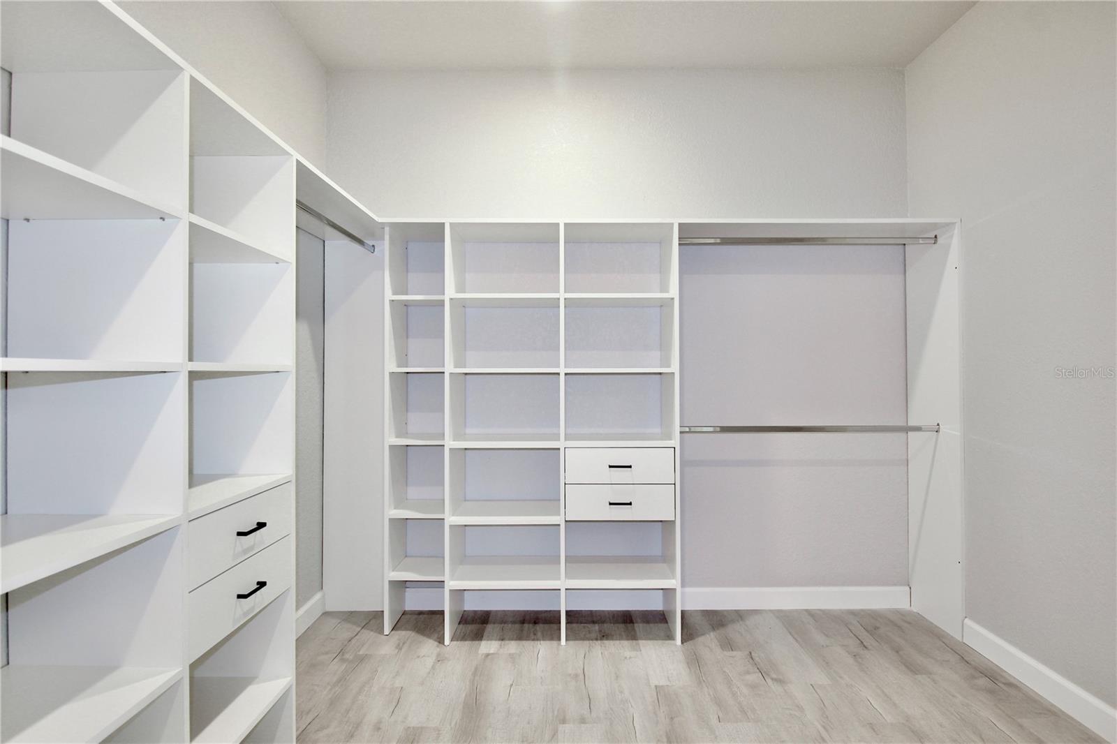 Image 19 of 41 For 4000 Garienda Avenue